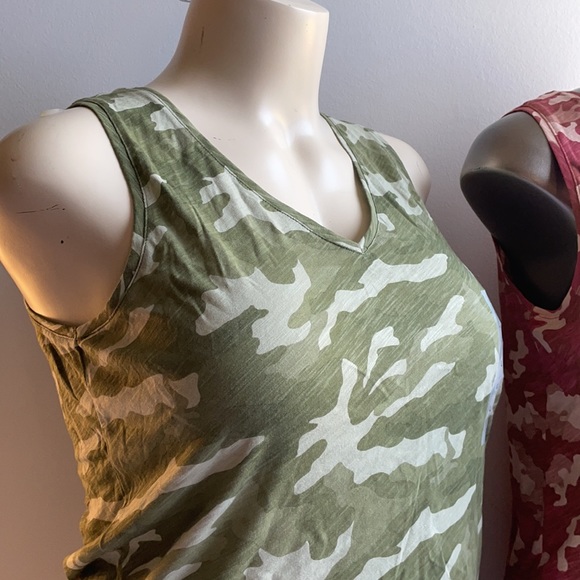 Two Camouflage Tank Tops NWT Old Navy Large - Picture 3 of 7